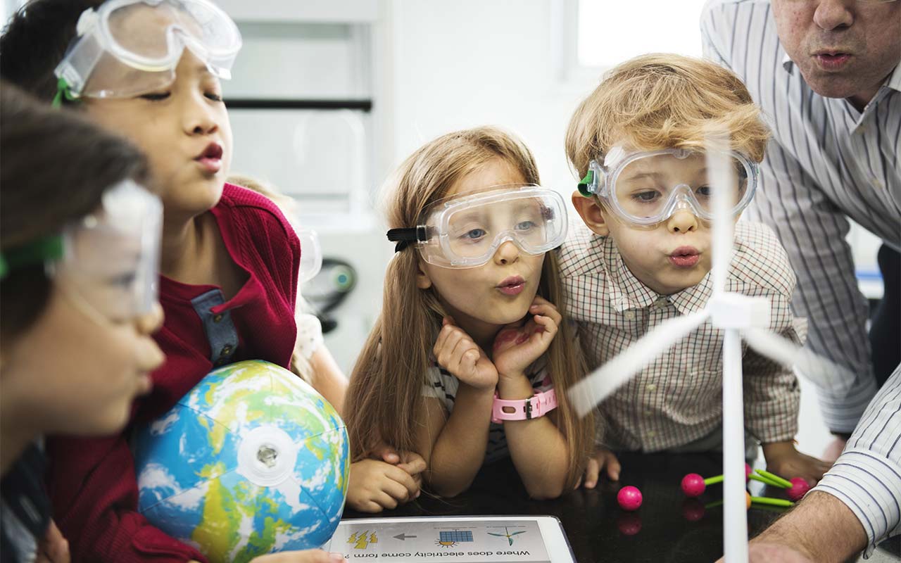 children-learning-science-at-school